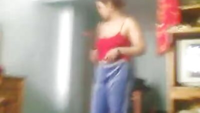 Raven haired Latina darling ត្រូវ​បាន​វីស​យ៉ាង​ល្អ​នៅ​ក្នុង​អាង​ងូតទឹក​